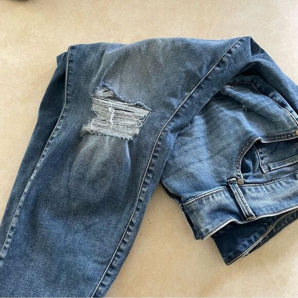Torrid Jegging denim jeans size 26R distressed women’s super soft - Picture 4 of 5